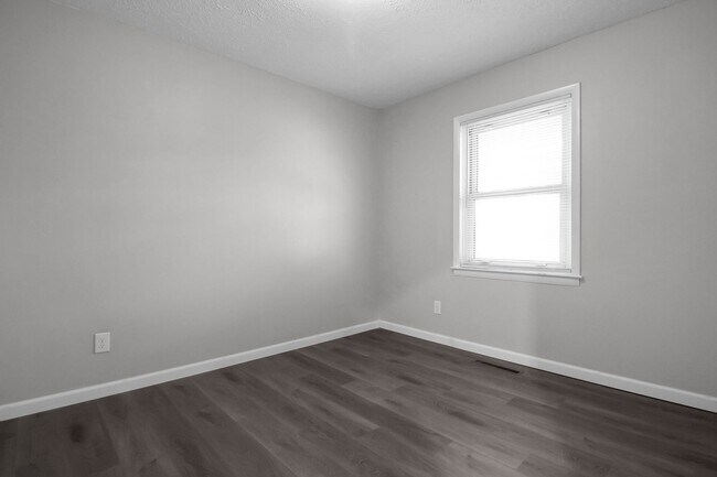 Building Photo - 3 Bedroom Home