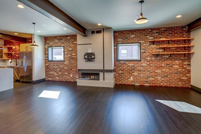 Primary Photo - Modern Downtown Redmond 2 Bed/1 Bath Apart...