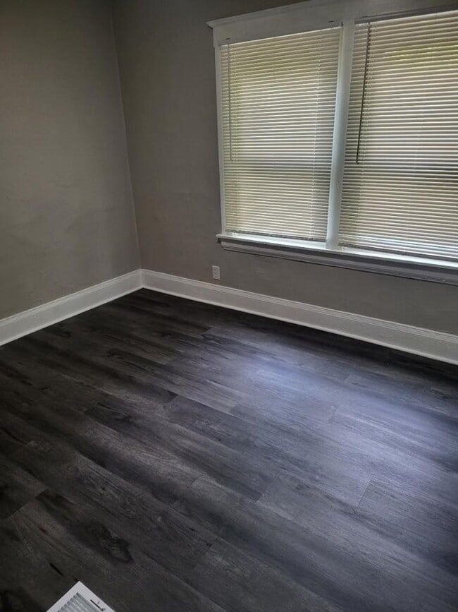 Building Photo - 929 Seton Ave