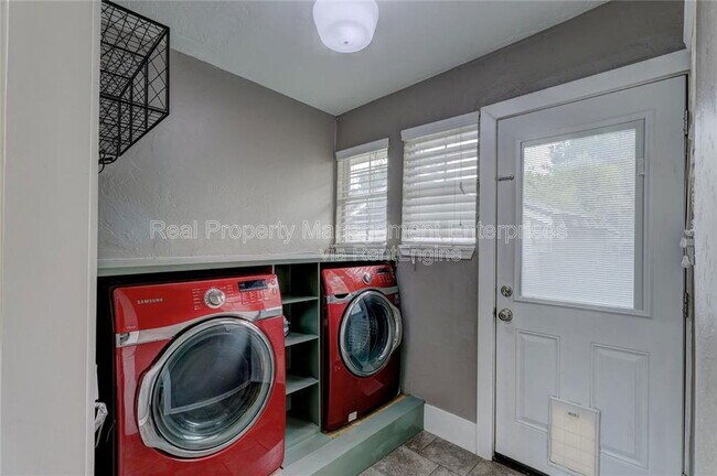 Building Photo - 2208 NW 16th St