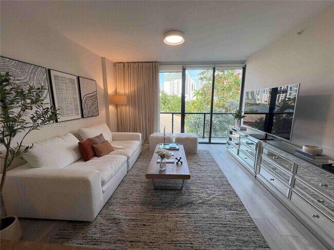 Building Photo - 201 SW 17th Rd