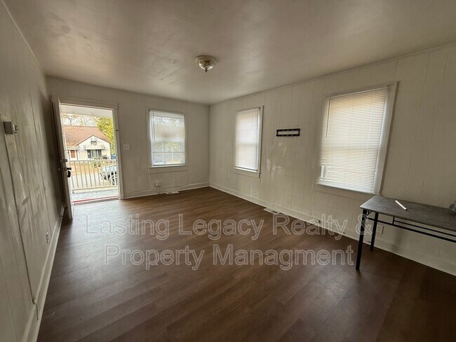 Building Photo - 704 W. 26th Street