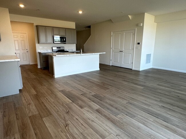 Building Photo - 2204 Horseshoe Cir
