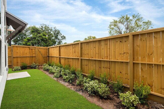 Building Photo - 7504 B Carver Rd