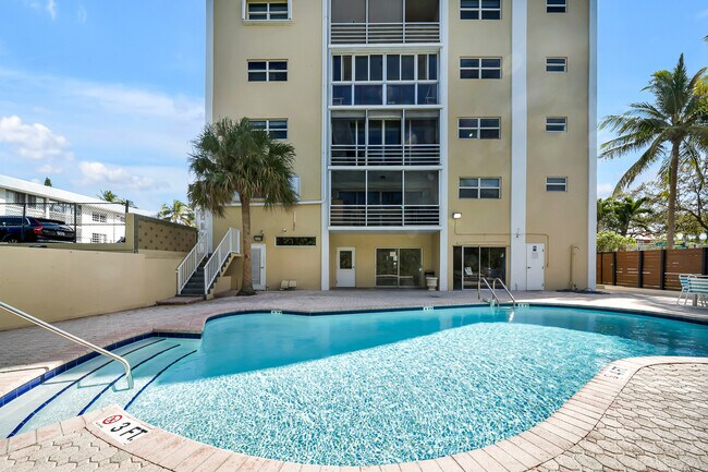 Building Photo - 555 Crandon Blvd