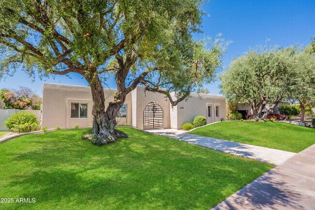 Building Photo - 8338 E San Rafael Dr