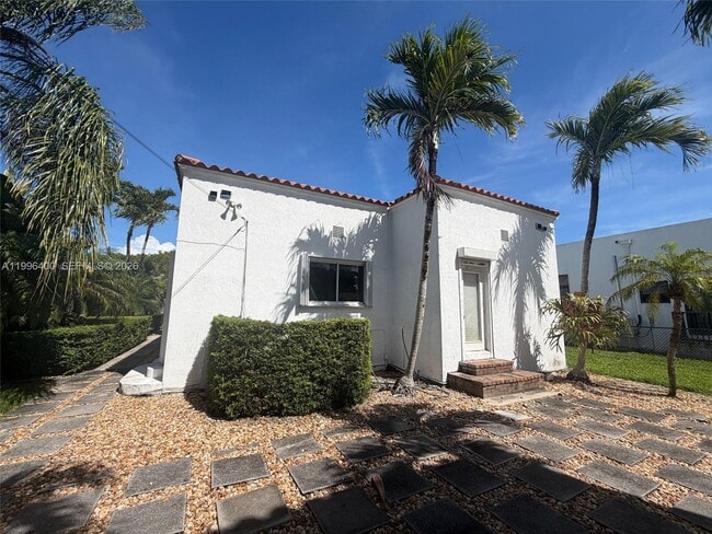 Building Photo - 5116 SW 57th Ave