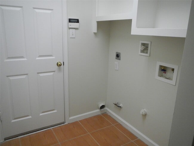 Building Photo - 1203 Foxland Chase St