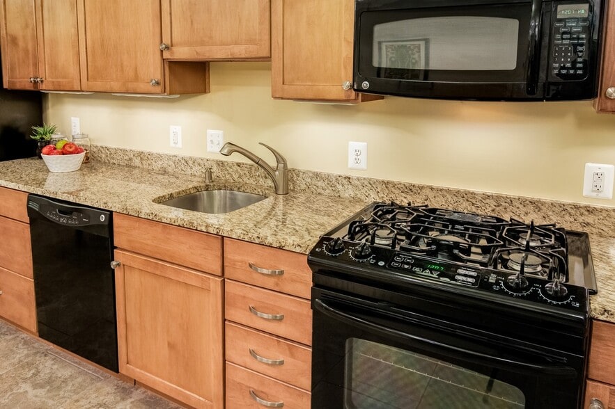 Building Photo - 513 7th St SE