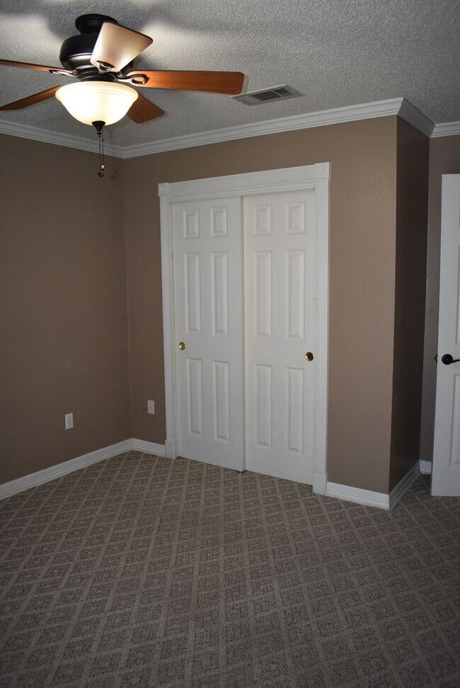 Building Photo - Beautiful Remodeled Home with 3 Bedrooms a...