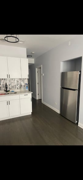 Building Photo - 7240 S Cornell Ave