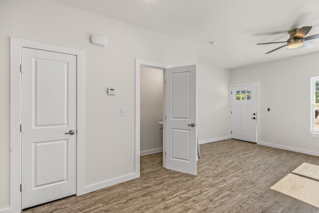 Building Photo - Brand New Townhomes 15 Minutes from Bentonville!