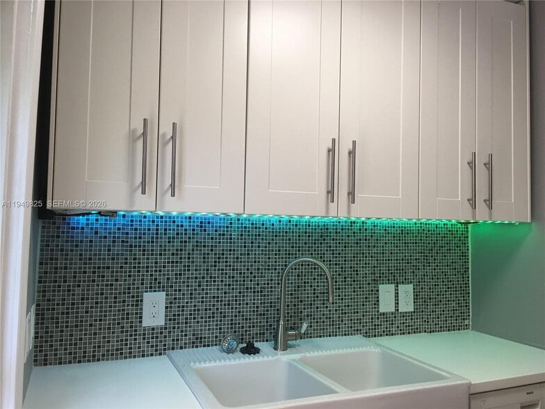 Building Photo - 661 SW 11th St