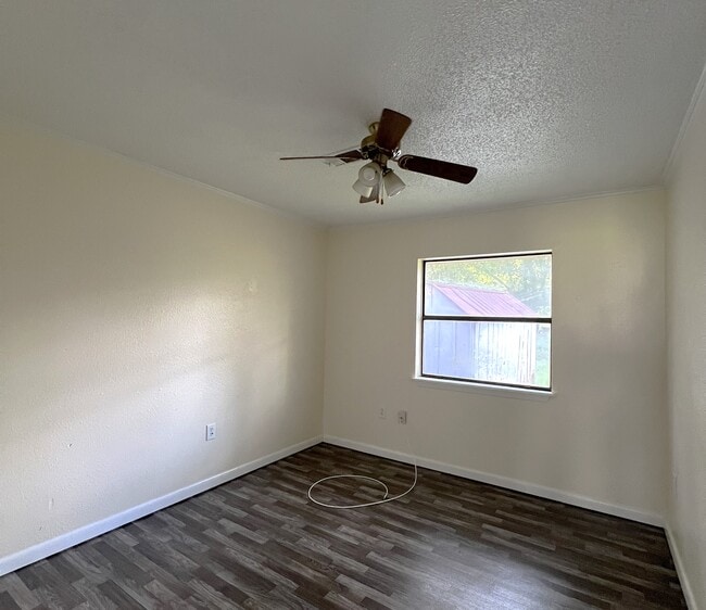 Building Photo - 1043 Westwood Dr