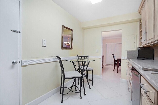 Building Photo - 4250 Galt Ocean Dr