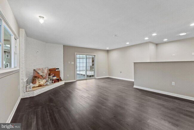 Building Photo - 1144 3rd St