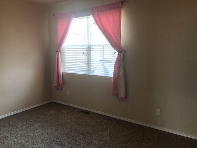 Building Photo - CHARMING 2BD TOWNHOME IN THE VISTAS AT NOR...