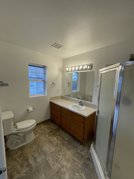 Master Bath - 4709 NE Leverich Ct