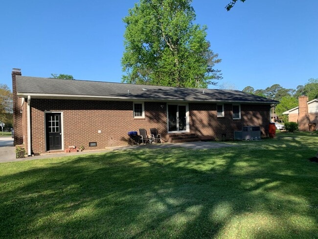 Building Photo - 23 Edith Dr