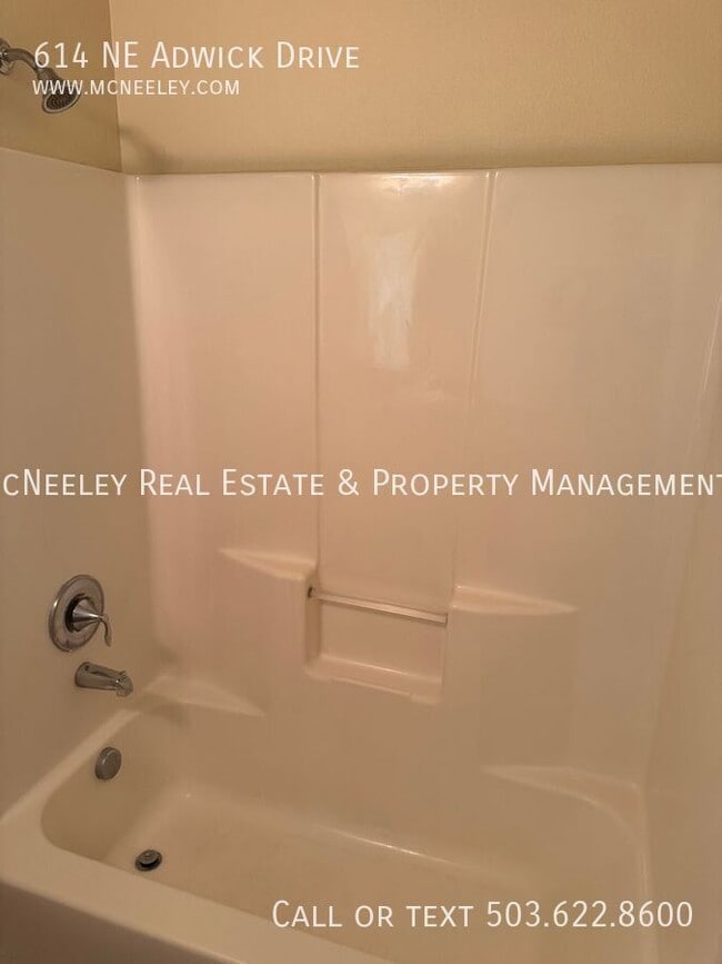 Building Photo - 614 NE Adwick Dr