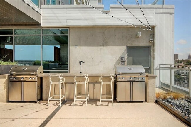 Building Photo - 222 West Ave