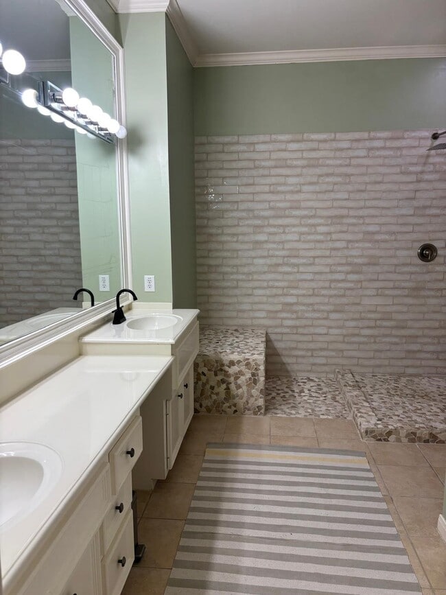 Building Photo - 1310 W Webster St