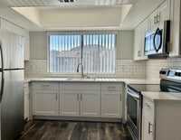 Building Photo - 1553 W Mercer Ln