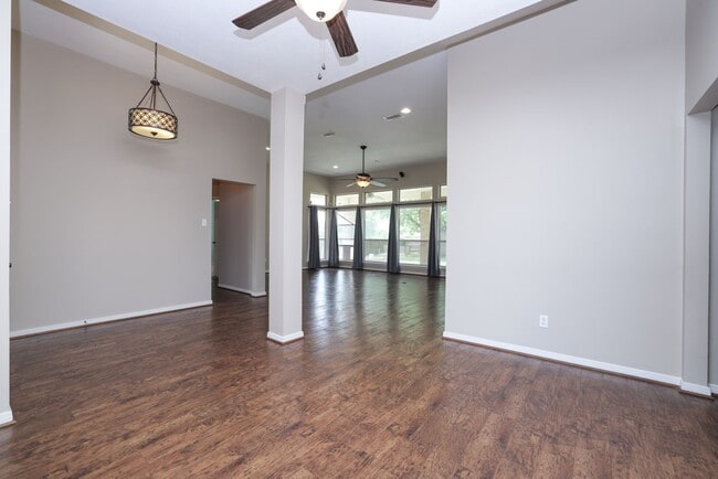 Building Photo - 105 Lawrence Marshall Dr