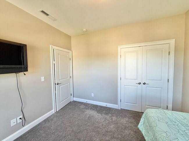 Building Photo - 1616 Doubles Ct