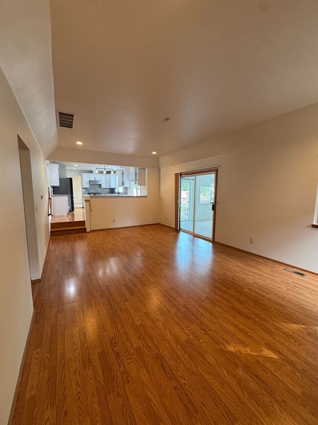 Building Photo - HEART OF SILVERDALE - 4BED 3 BATH HOME