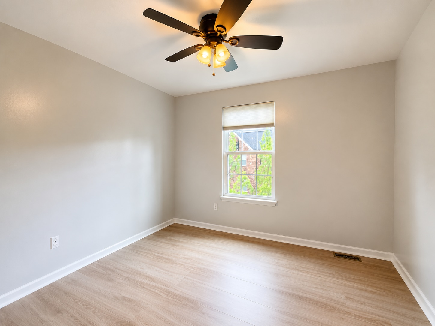 Building Photo - 1502 Pointe View Dr