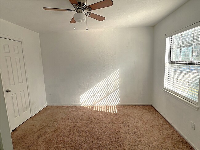 Building Photo - 19906 Rising Star Dr