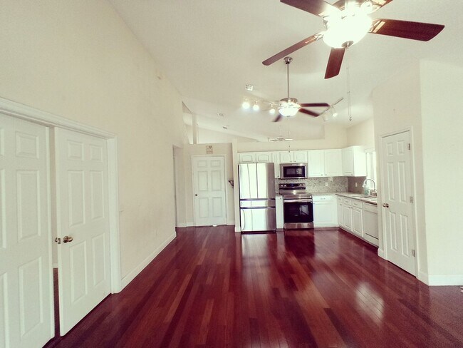 Building Photo - 17411 Woodcrest Way