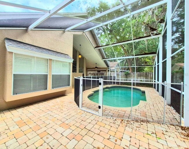 Building Photo - 2214 Green Oaks Ln