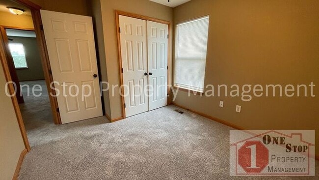 Building Photo - Gorgeous 3 bedroom / 2.5 bathroom in Grain...
