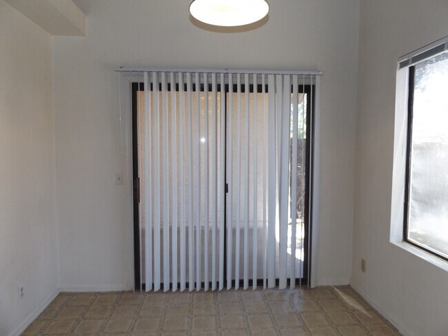 Building Photo - AVAILABLE NOW IN AHWATUKEE!!!