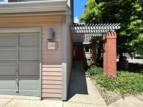 Building Photo - Gorgeous 4 Bedroom Townhome Steps from Boulder Country Club