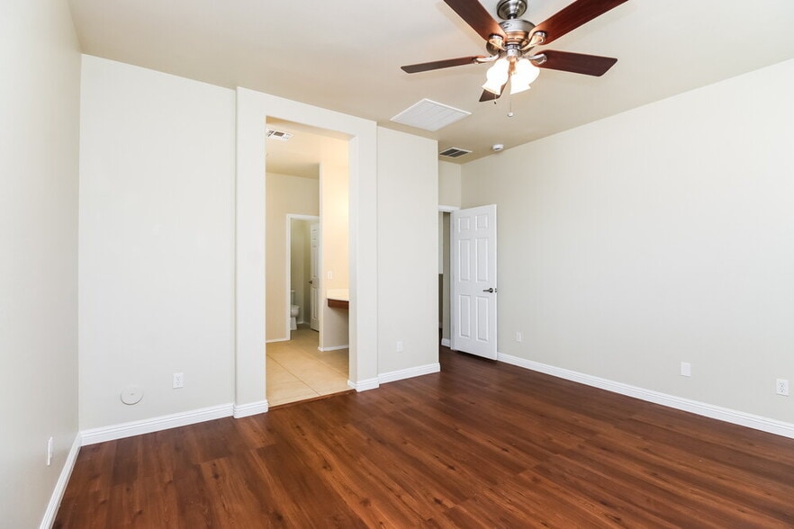 Building Photo - 10022 W Luxton Ln