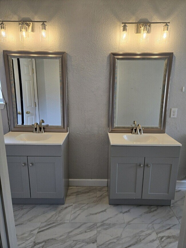 Building Photo - 254 Maple Ln