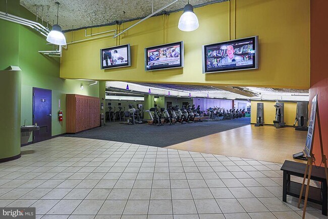 Building Photo - 675 S President St