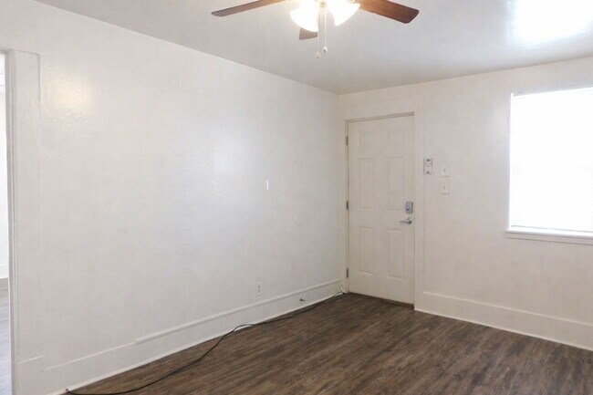 Building Photo - 203 Twelfth St