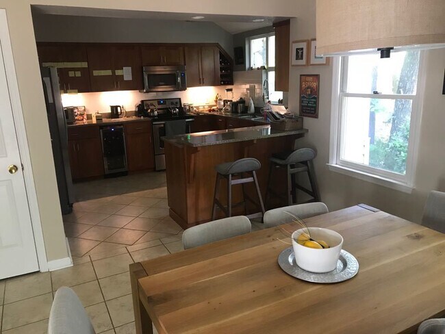 Building Photo - 380 Butternut Dr