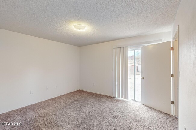 Building Photo - 3519 Oasis Dr