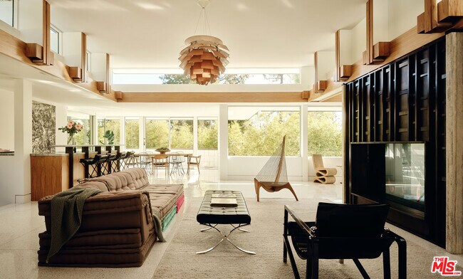Building Photo - 1061 Loma Vista Dr