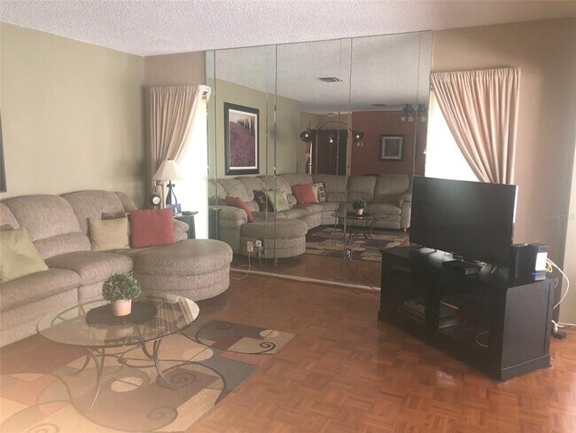 Building Photo - 221 Cedarwood Cir
