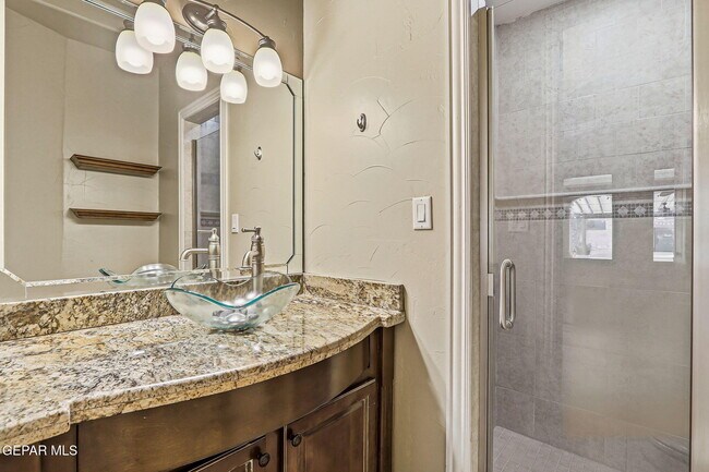 Building Photo - 724 Scott Ln