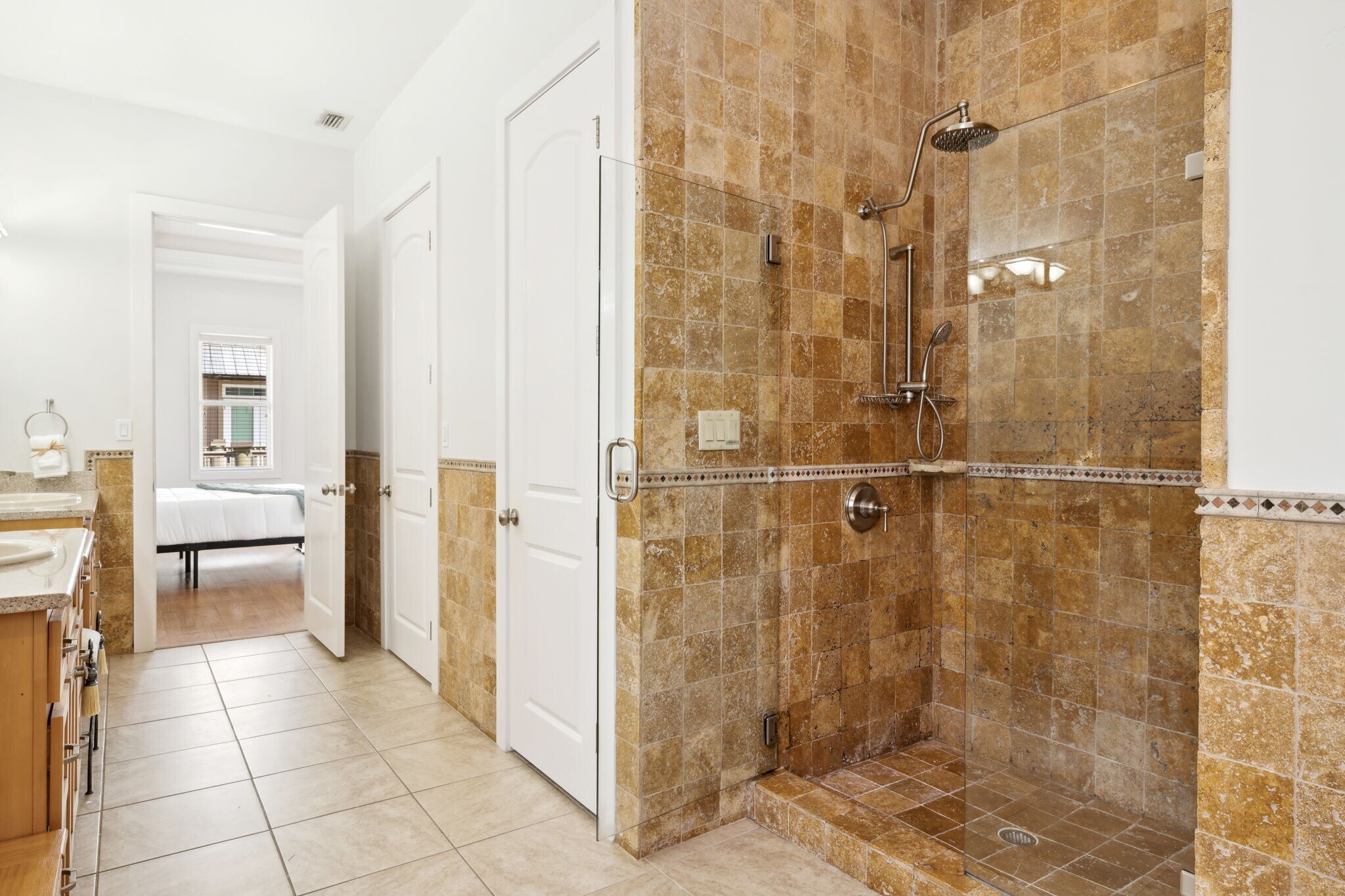 Building Photo - 6226 Thomas Dr