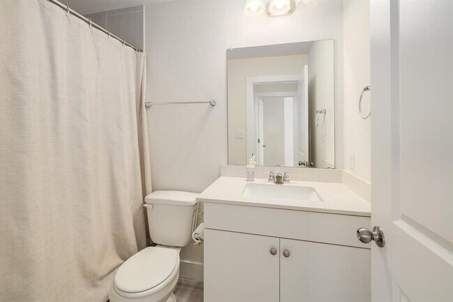 Building Photo - 204 Furlong Dr