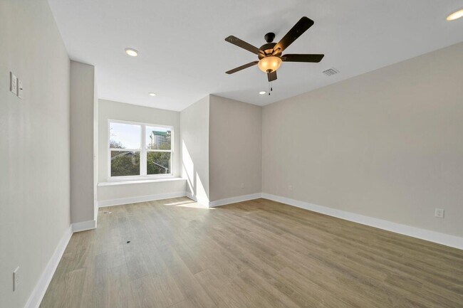 Building Photo - 100 Beach Dr