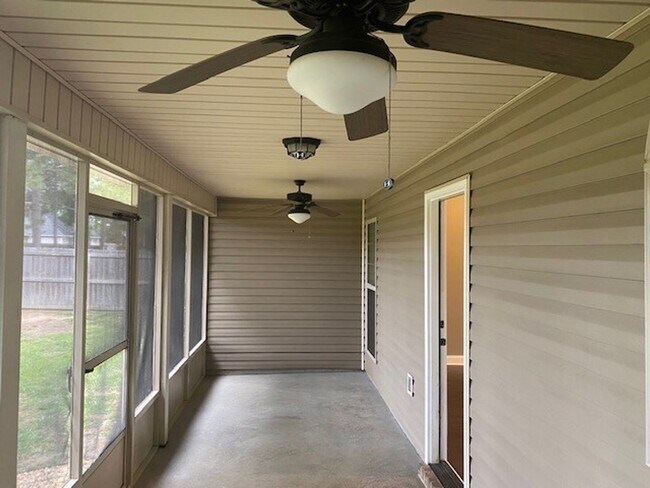 Building Photo - Elegant 4BD/2BA Home in the Charming Laurel Brooke Neighborhood, Valdosta, GA!